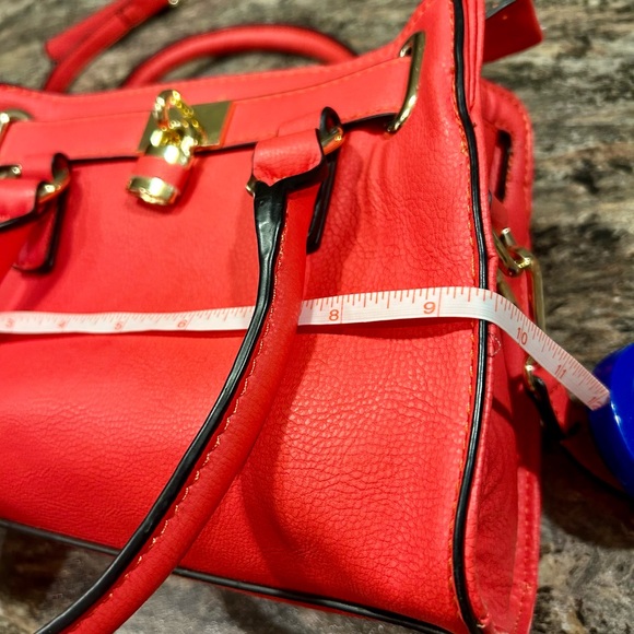 Charming Charlie Red Shoulder Bag with Gold Details - Picture 3 of 6